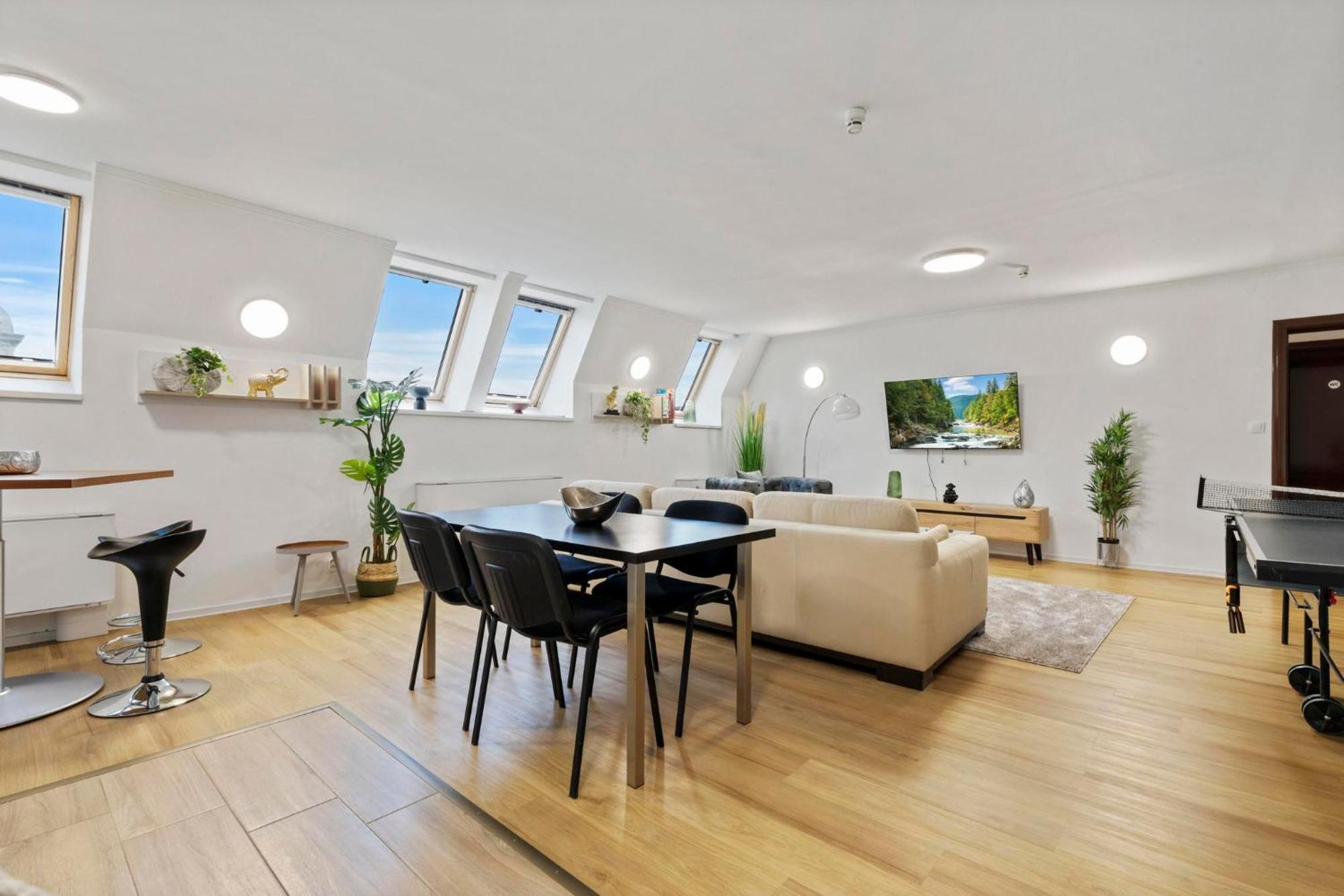 Family Hub In Centre Lägenhet Bratislava Exteriör bild